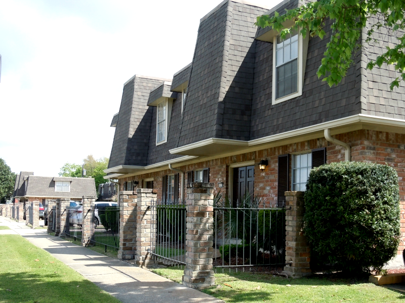 Townhomes Metairie Plaza Apartments